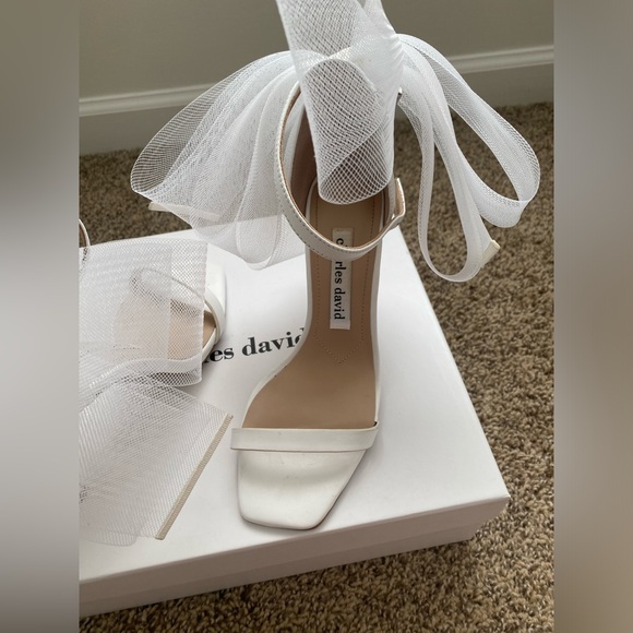 Charles David white bow heels size 6 - Picture 3 of 7